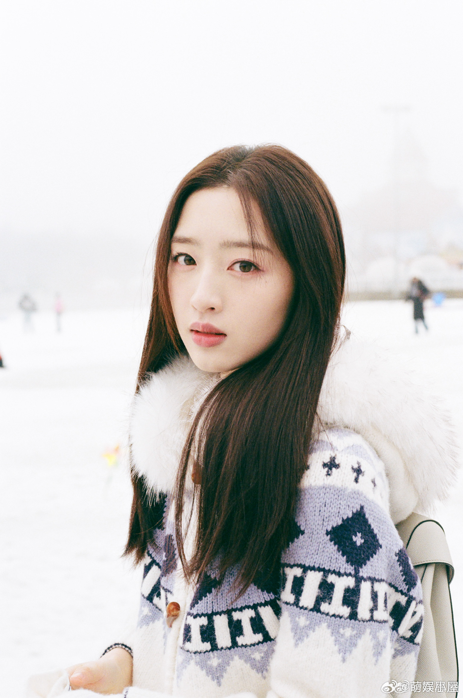 邓恩熙六年前电影上映养成系DNA动了总算知道了女大十八变了，也是看着恩熙出落成现