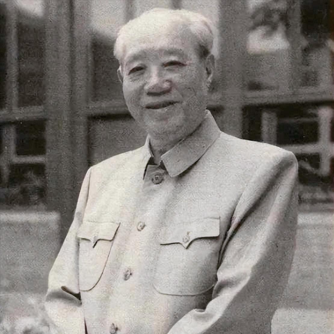 [微风]1979年，有人建议保留汪东兴的职位，但是陈云却认为，即使他继续担任，全