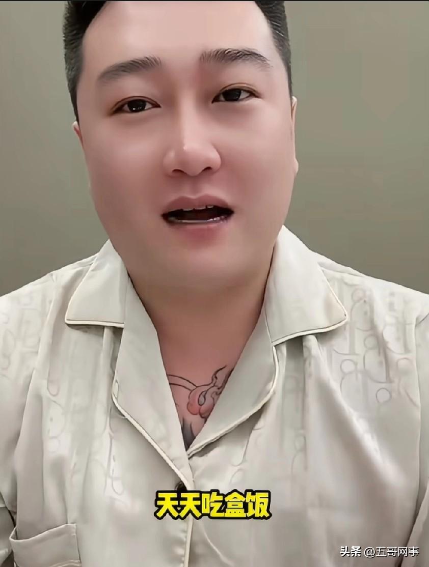 驴家骡子回应和二子爷的矛盾：
以前我俩关系最好的，后来俩人都喝点酒，他骂我 cn