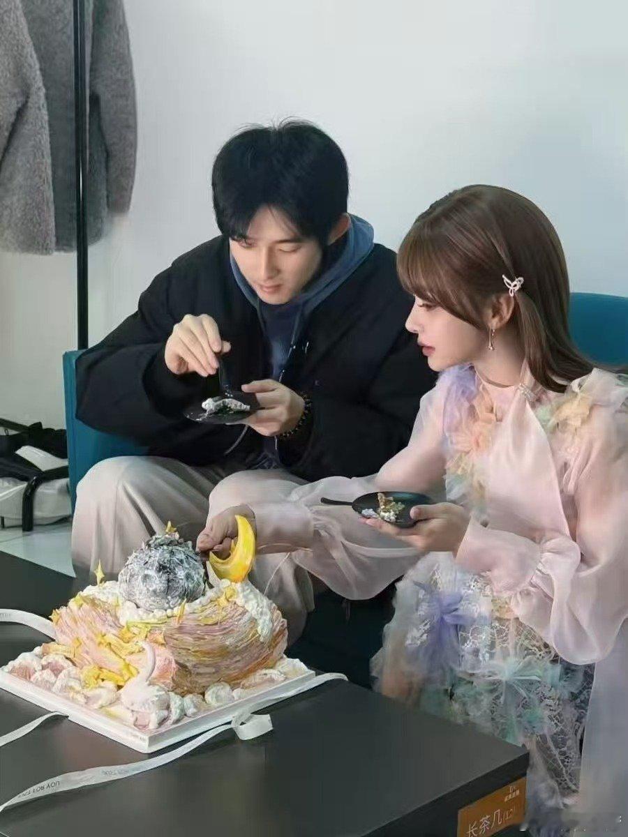 黄霄雲给学弟开小灶声鸣远扬黄霄雲危晋宇的同框！光是想想未来舞台就已经很期待 