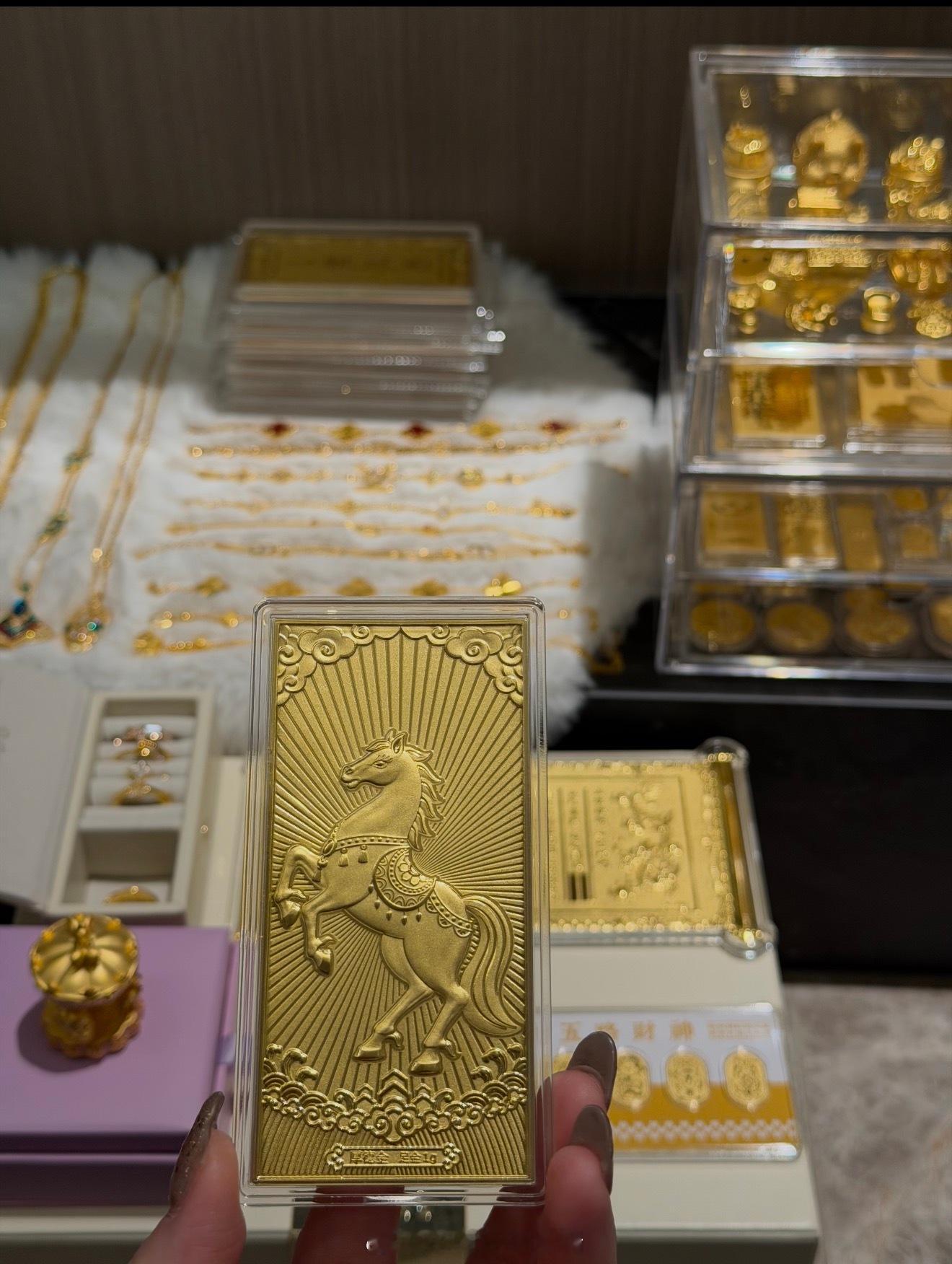 3毫克黄金手机贴热销图个开心 囤点黄金