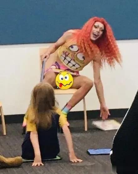 美国一所小学课堂上正在进行的彩虹性教育 ​​​
现在的美国越来越像历史上罗马帝国