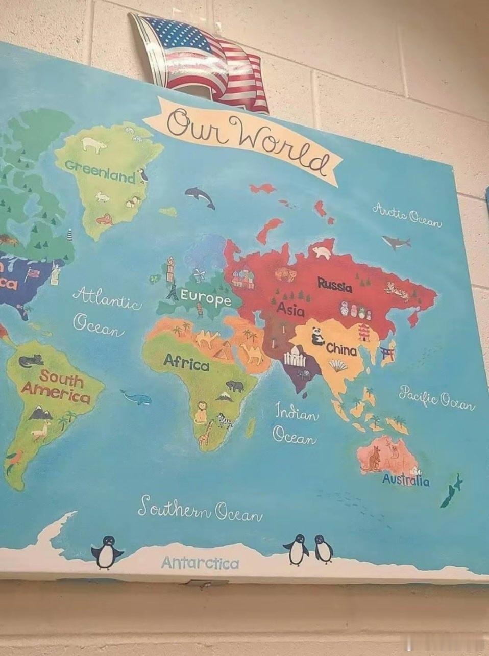 美国学校，墙上挂的《世界地图》[允悲] ​​​