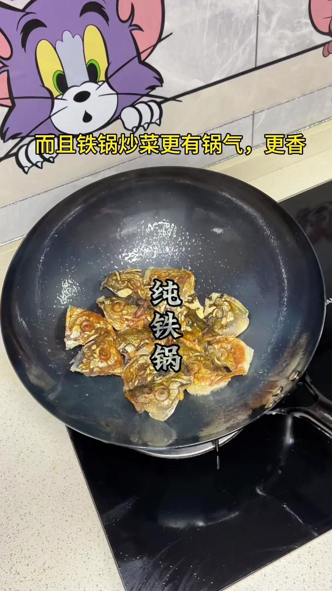🔍买锅一定要选纯铁锅，导热均匀，炒菜不糊。

1️⃣铁锅炒菜更有锅气，更香。好