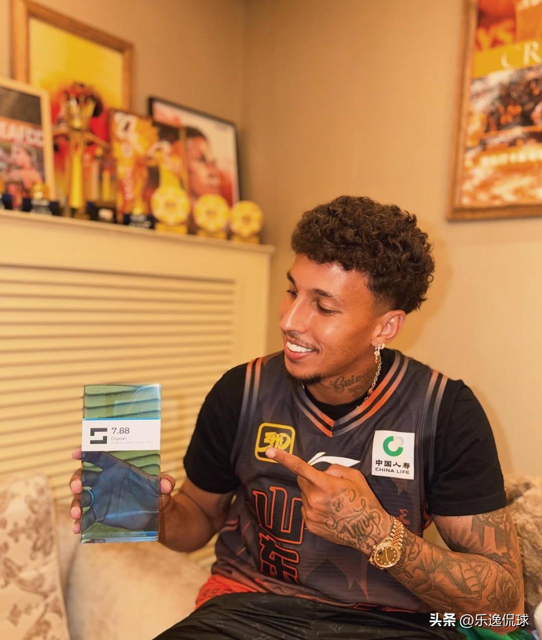 实至名归！泰山王牌克雷桑斩获2025中超赛季最佳，新赛季放话：还有更多！
今天，