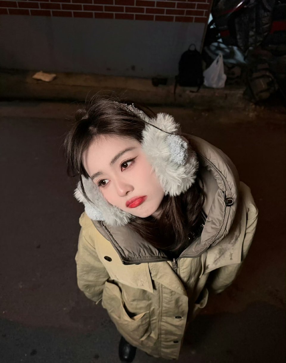 白鹿破万四连拍鹿鹿不愧是鹿鹿，这颜值真的是杠杠的！看见萌萌的鹿鹿，一下子心情都变