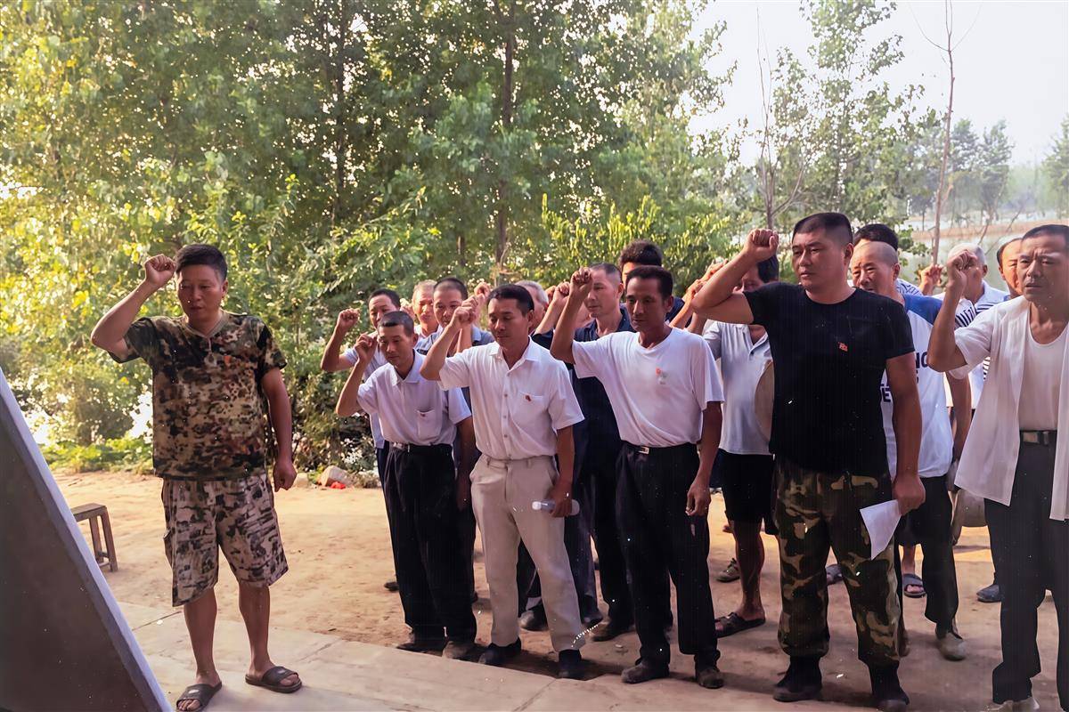 正是吴劲松的实干担当：一穷二白的外岭村成乡村振兴示范村