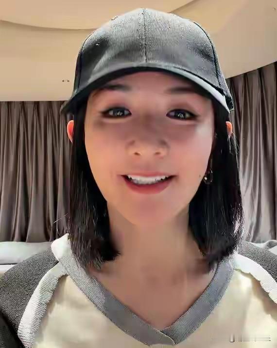 真是活久见！
谢娜宣布明年要举办个人演唱会了，俏皮表示“我那些歌也要拿出来见人”