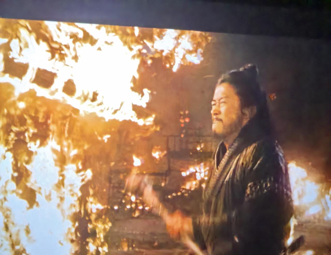 你还在痴迷“武功盖世”的江湖？
那你就OUT了。
《镖人》告诉你，真正的江湖不是