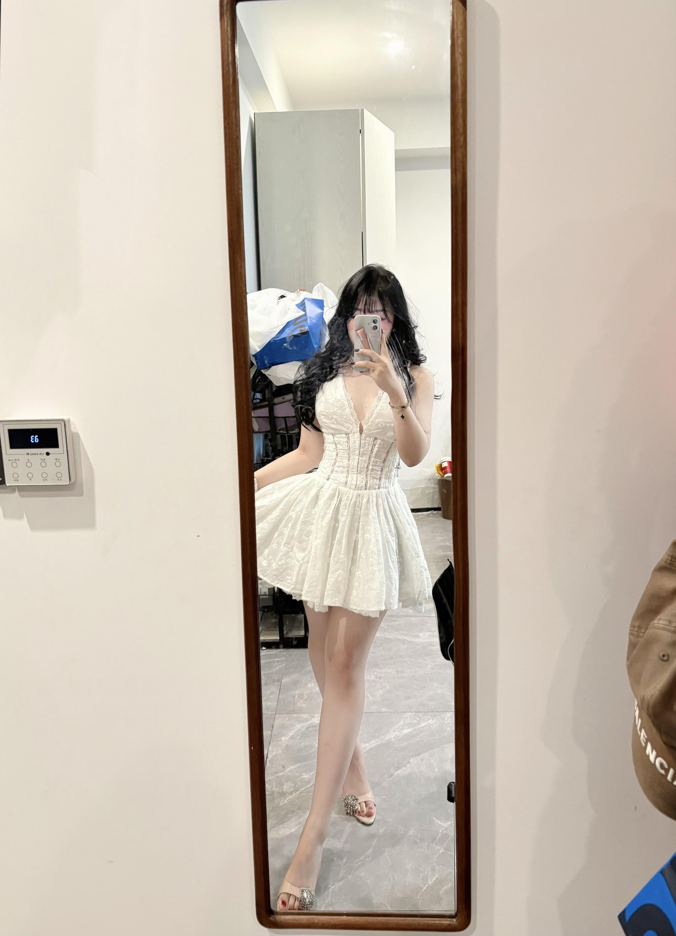 白色裙子