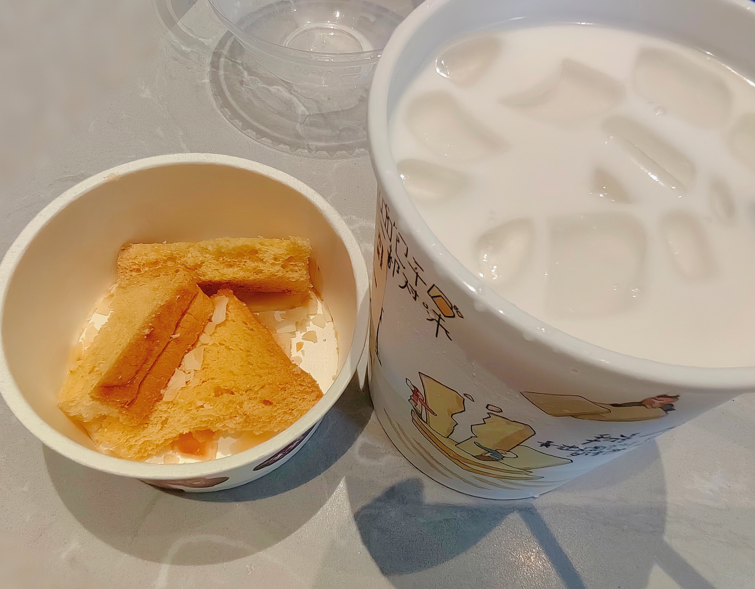 古茗泡鲁达一般，就是面包干加椰奶 