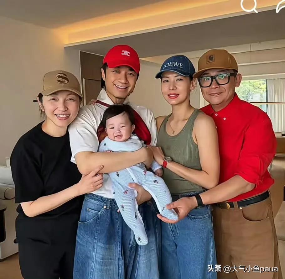 古巨基52岁当爸，妻子陈韵晴57岁产后状态还这么好，真挺难得的。两口子一个是艺人