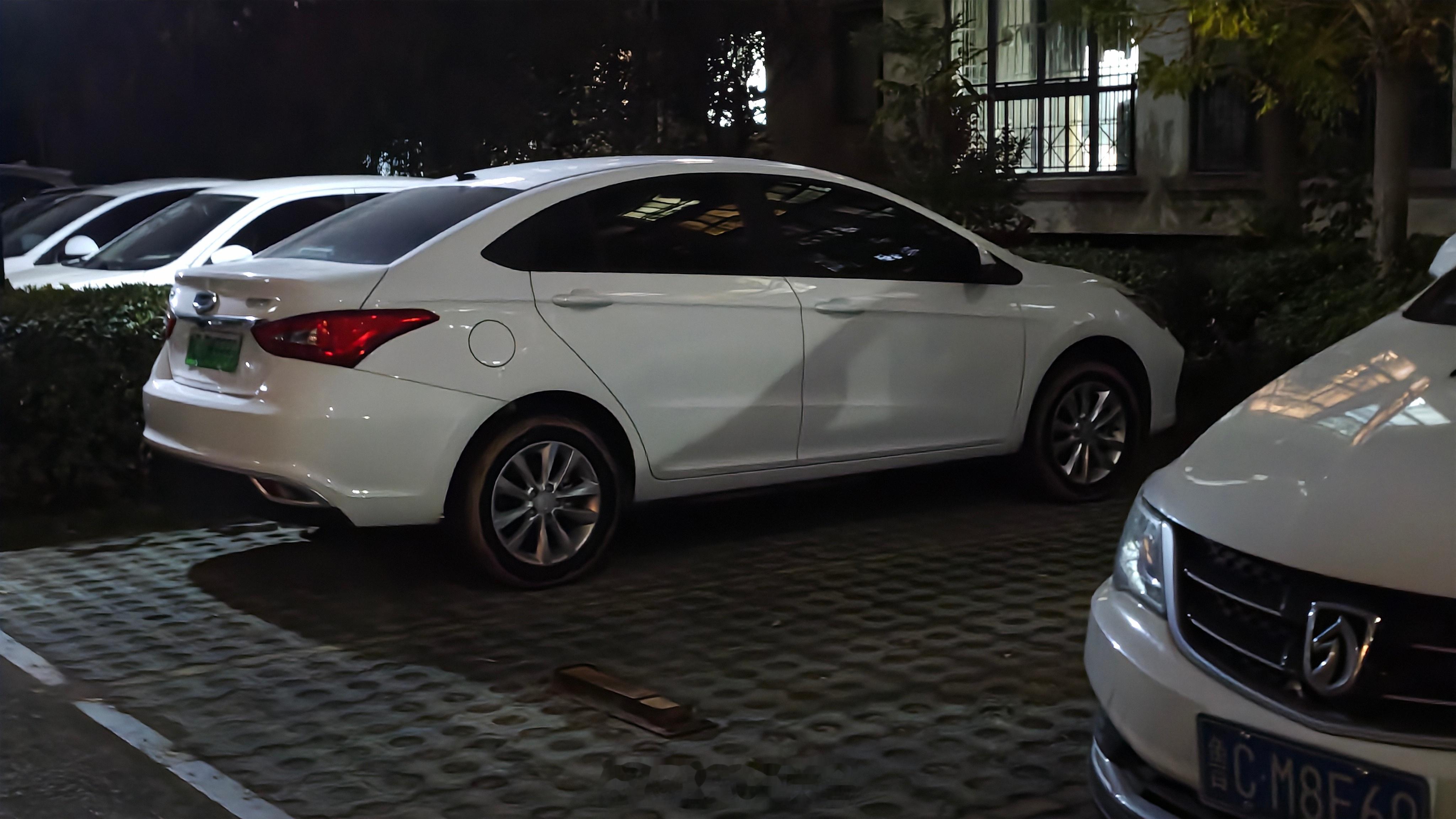 车挺稀罕，车牌更稀罕 ​​​