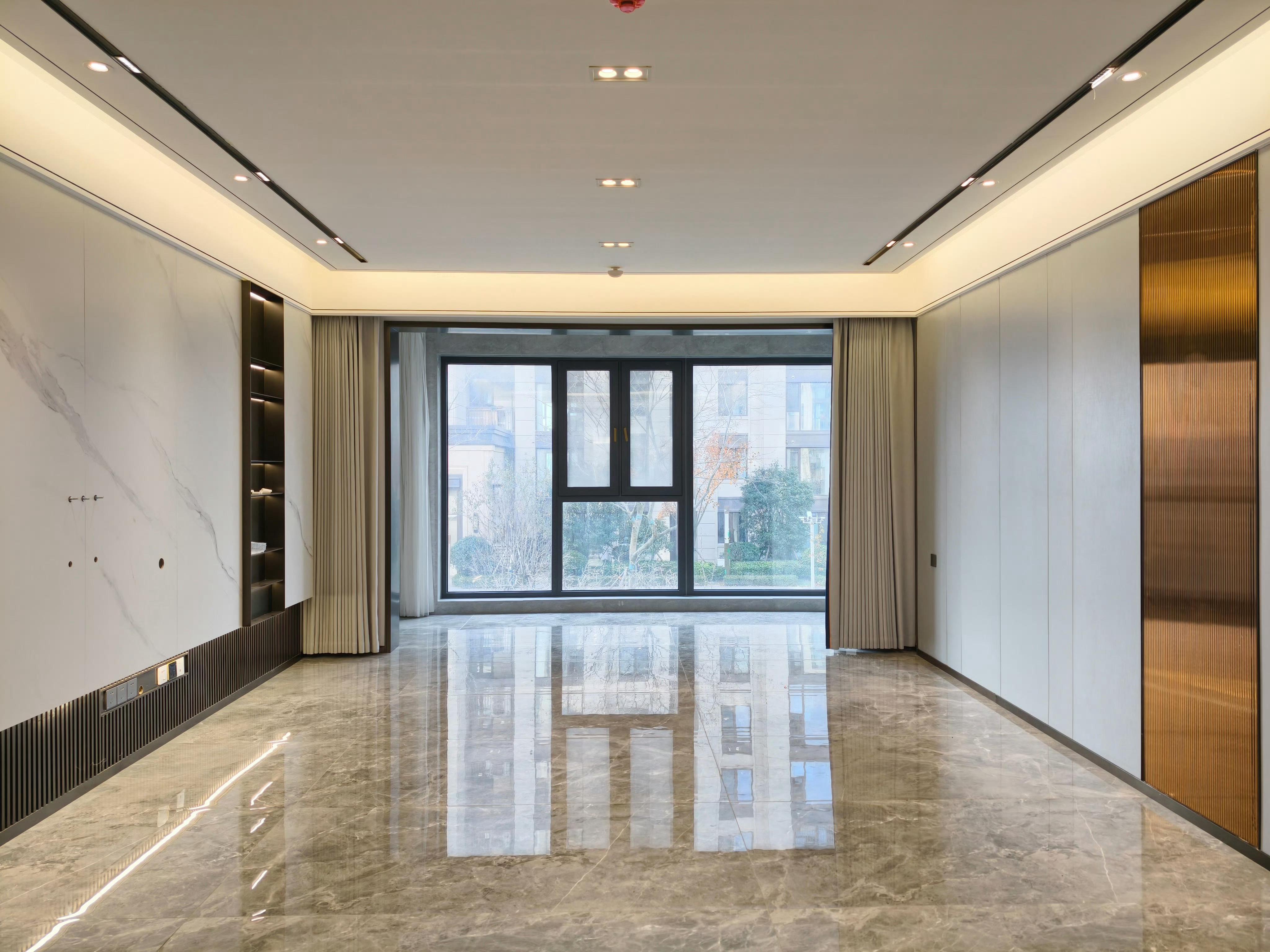 搬个家累劈叉了，这还只搬了些日常用的东西就把空间都填满了 青岛