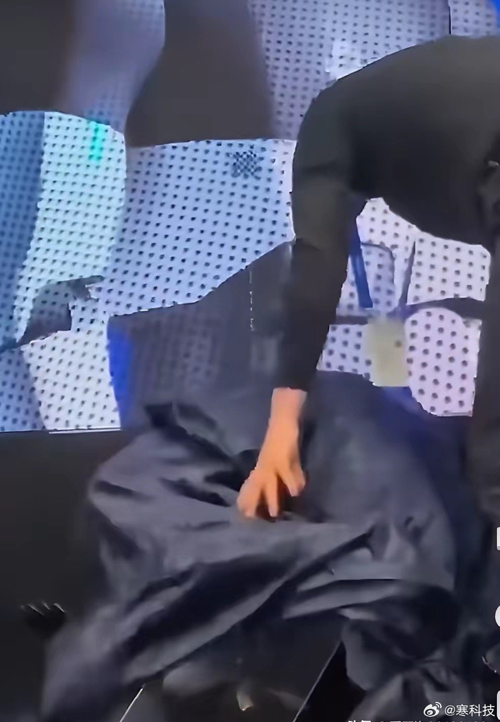 本来以为机器人保姆马上就要走进千家万户了，现在看来路还远着呢！台北国际电脑展上，
