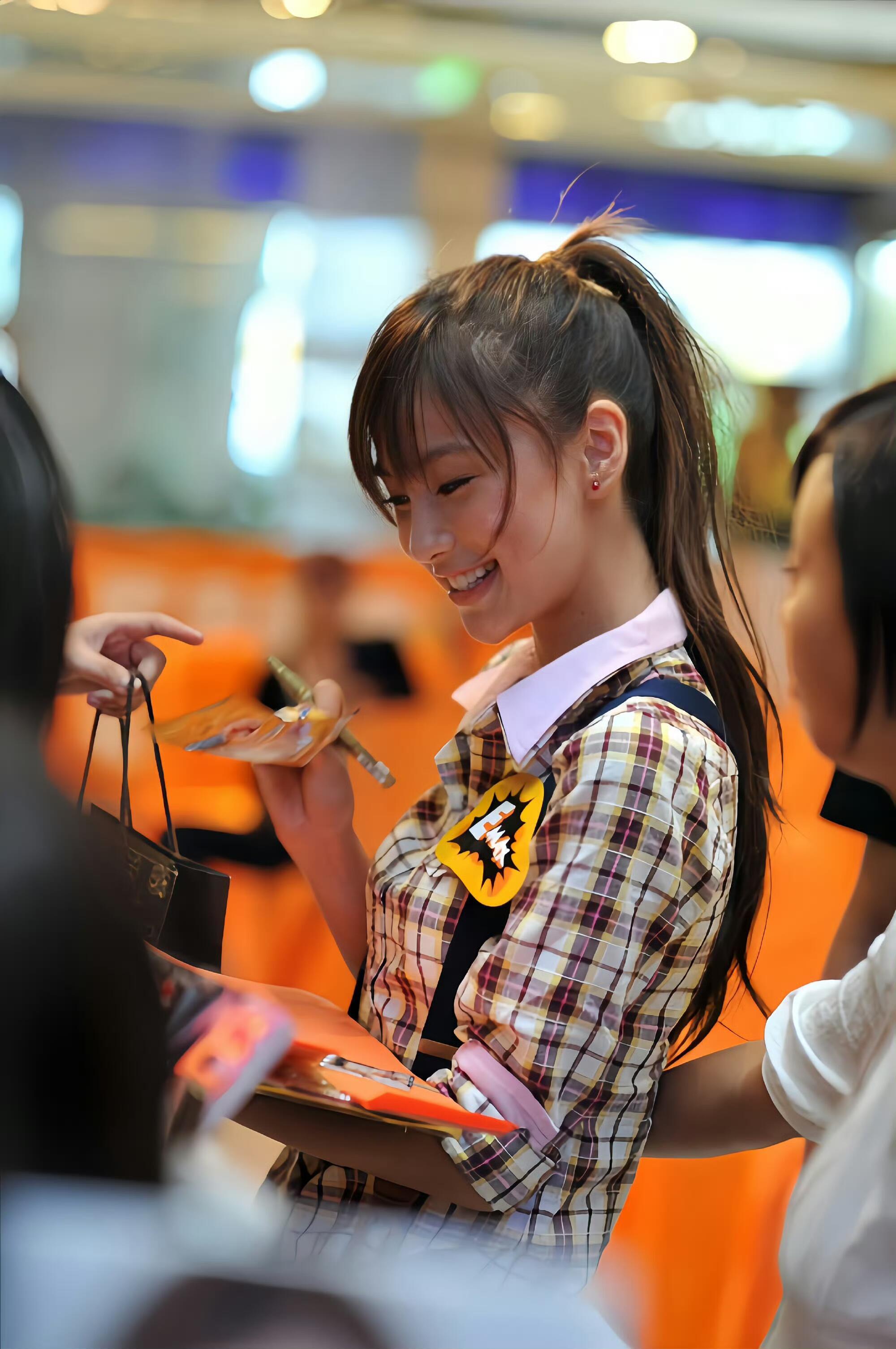 angelababy *杨颖 2009年香港商场线下签售📄宣传《Miss An