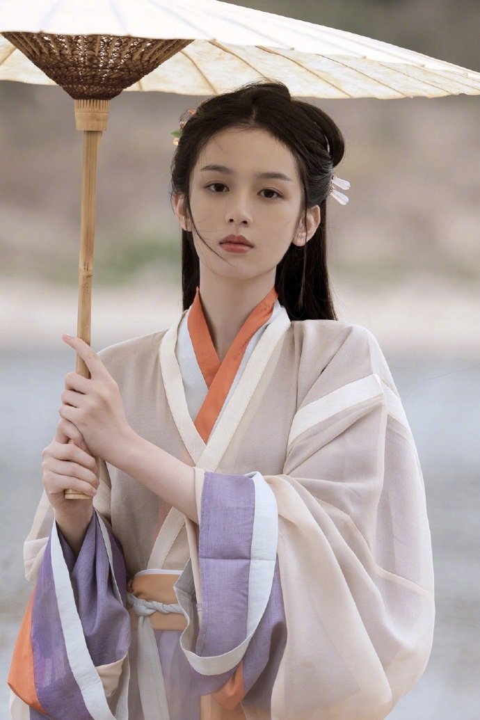 氧气美女----周也[丘比特][鲜花] 