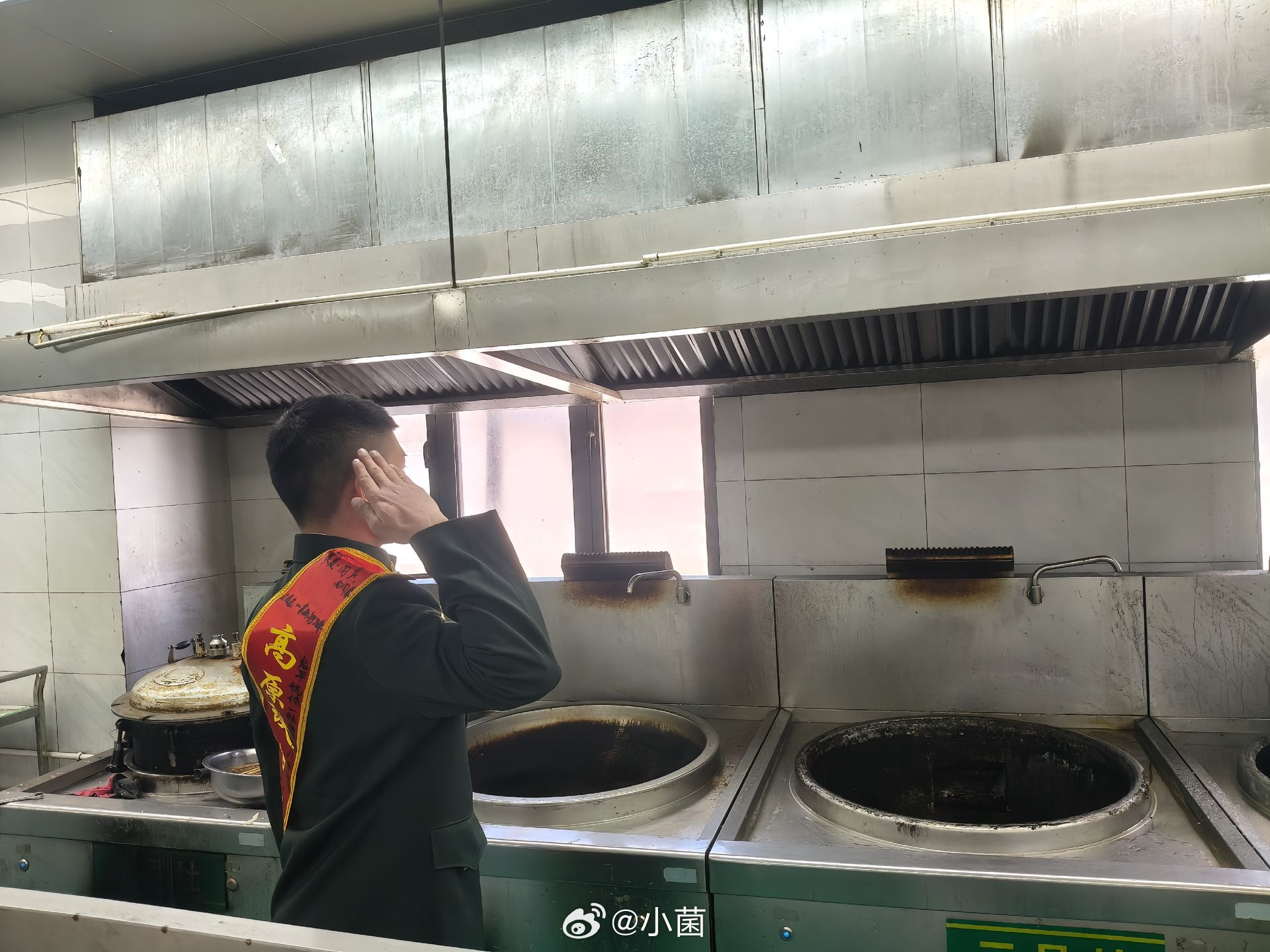 从未给家里人做过一顿饭的我 给几百个人做了两年饭 