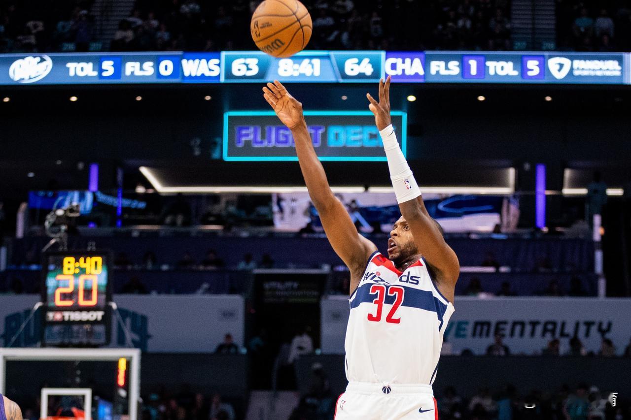 差点让年轻人搞砸了，关键时刻还得靠老将！
今天奇才对阵76人队的比赛里，虽然恩比