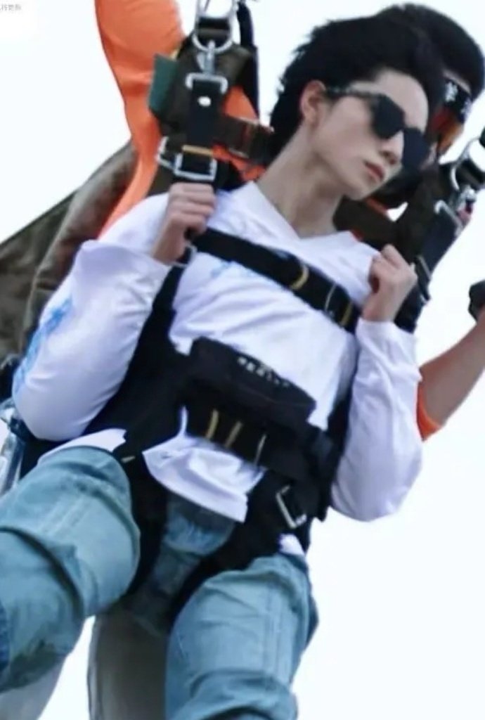 王橹杰顶级建模脸发力了 王橹杰王牌飞行员请求出战王橹杰顶级建模脸发力了，谁都这个