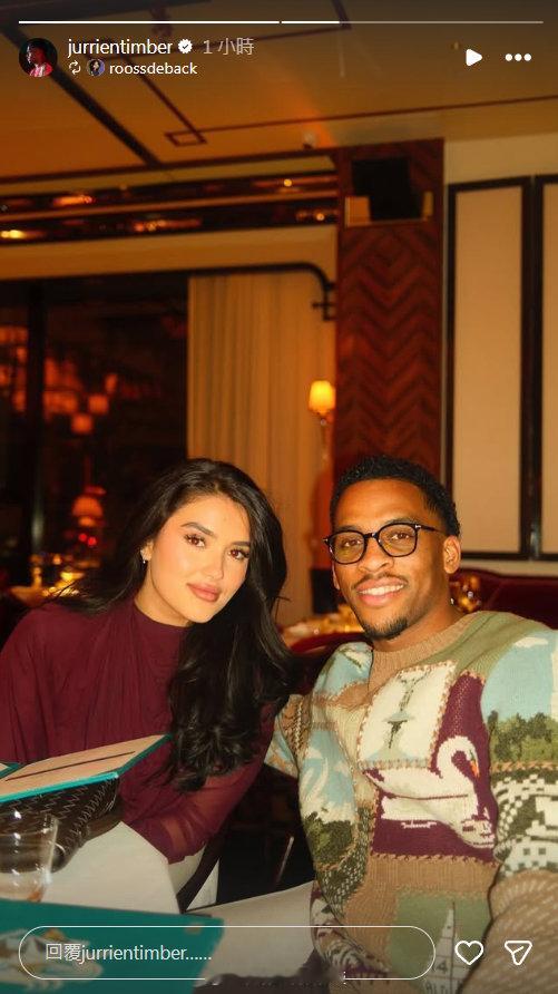 廷伯在Ins上晒出与女友Rose一起庆祝圣诞节的照片。❤️🎄 英超联赛 阿森纳