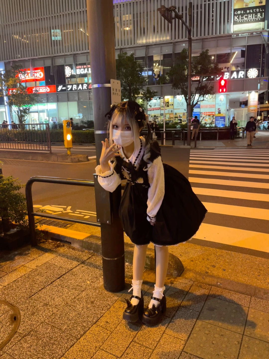 逛完了（     甚至吃的海底捞  ​​​
