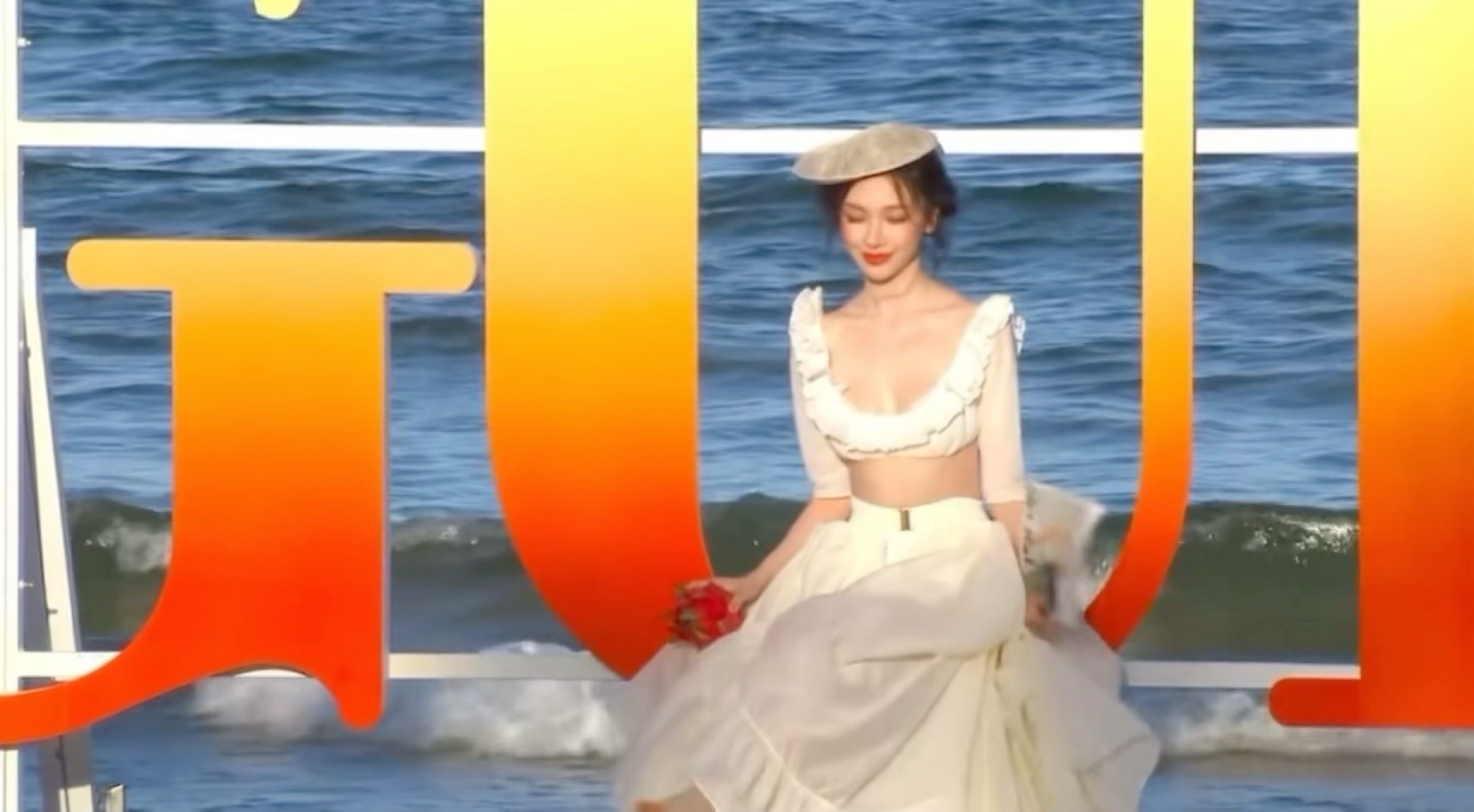 VOGUE红毯易梦玲从画里走来 ​​​