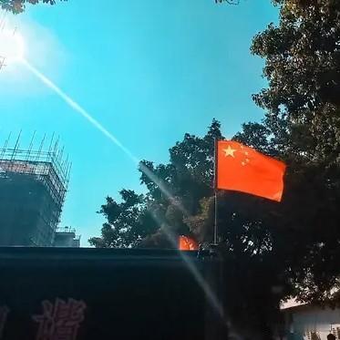 从落后挨打，到强军护国；从科技追赶，到航天逐梦。一架架先进战机翱翔蓝天，一艘艘战