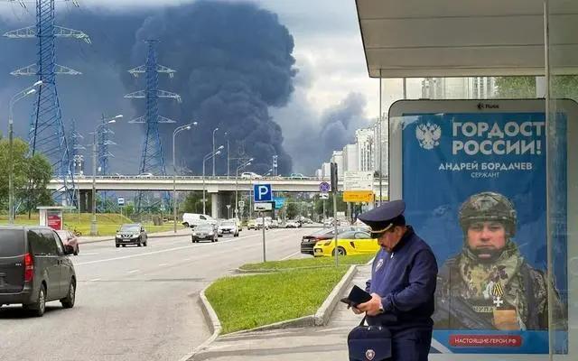 莫斯科炼油厂又炸了！乌克兰连轰两次，普京的“防空网”成了笑话
从凌晨开始，乌克兰