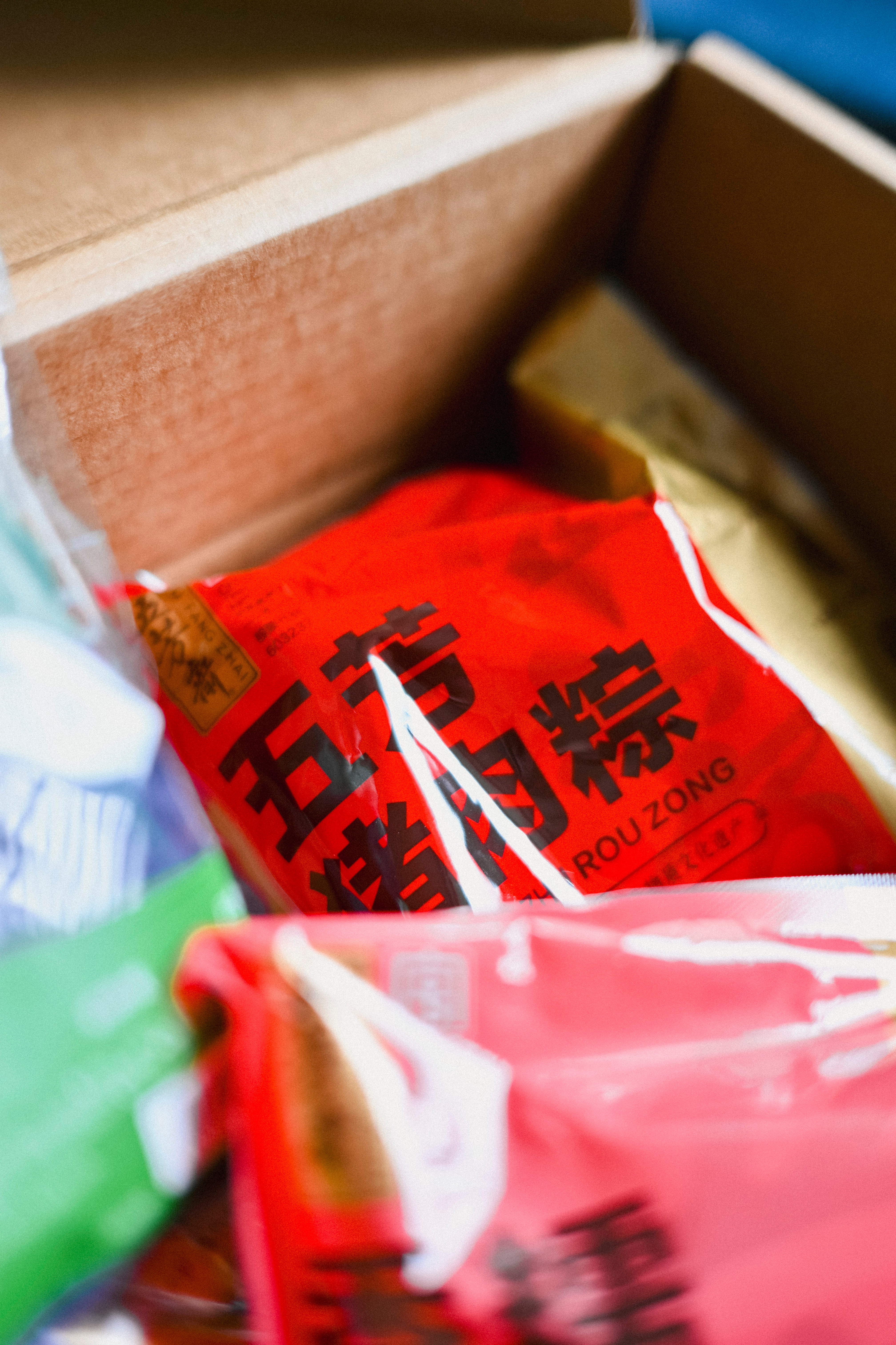 收到了 XREAL 寄来的端午礼盒！都是夏天非常实用的小物件！这个口罩和风扇就非