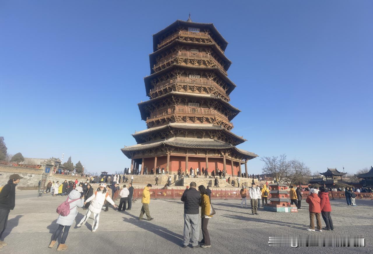 今天来分享一下山西应县佛宫寺释迦塔的游览体验。北方有句谚语“代县鼓楼，应县的塔，