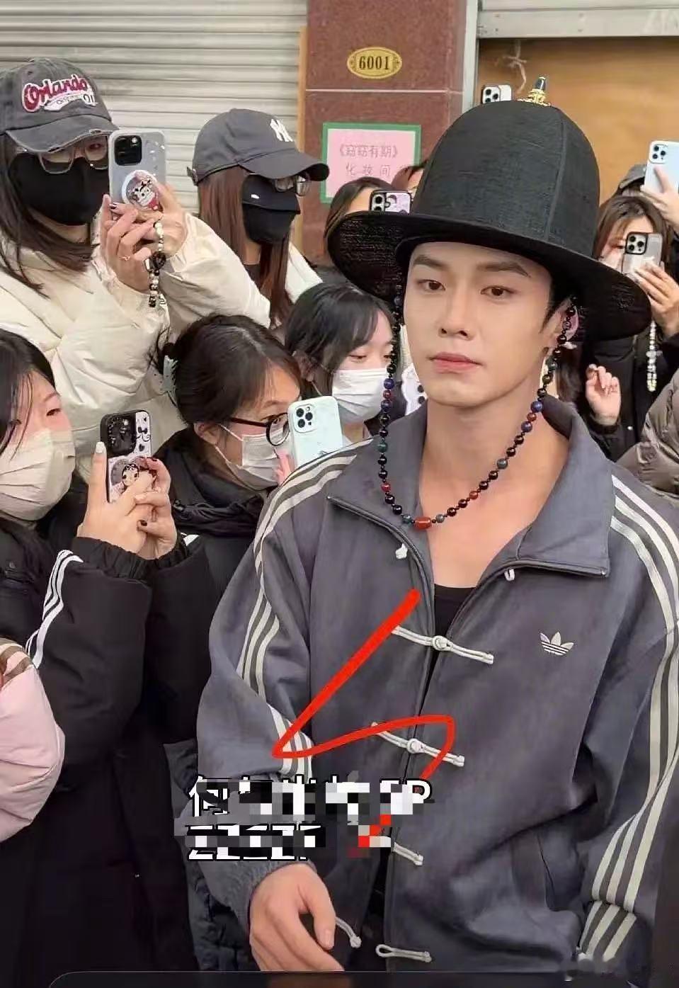 何与窈窈有期出妆路透何与窈窈有期妆造 何与窈窈有期妆造 