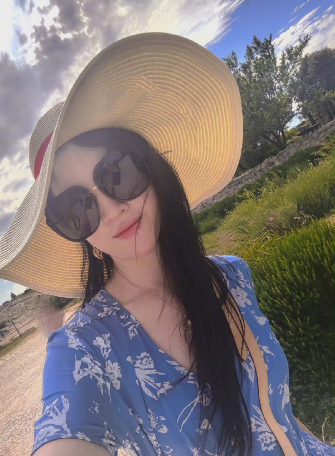 白玉兰组委会疑似回应刘亦菲没去我真的心疼刘亦菲，神仙姐姐前一天的提名晚宴感谢了主