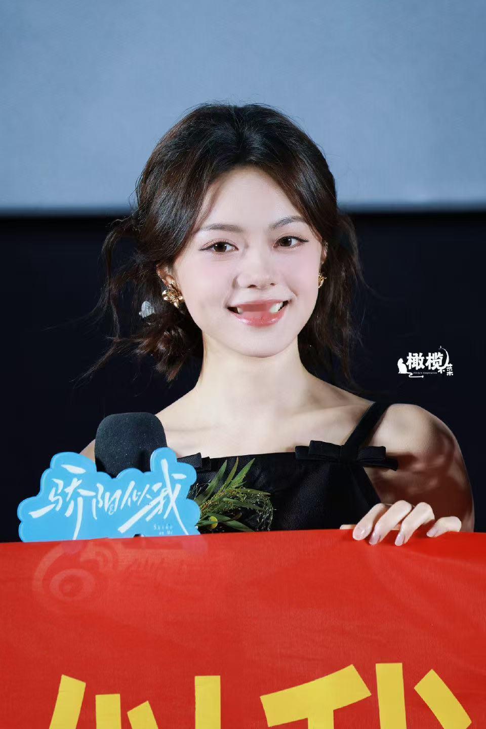 赵今麦垂耳兔造型赵今麦垂耳兔 今天的造型完全是垂耳兔啊，好萌 