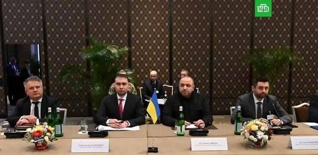 泽连斯基又提出新要求，美国要求乌军撤离顿巴斯地区，乌军撤离多少公里，俄军也必须撤