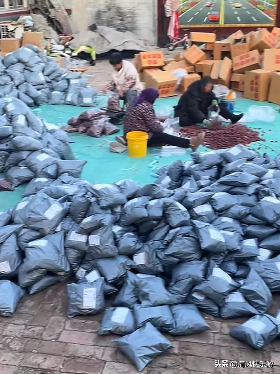 每天都会有很多新手和小白
问怎么上架呀
怎么发货呀
这些基础问题
那么我今天
来