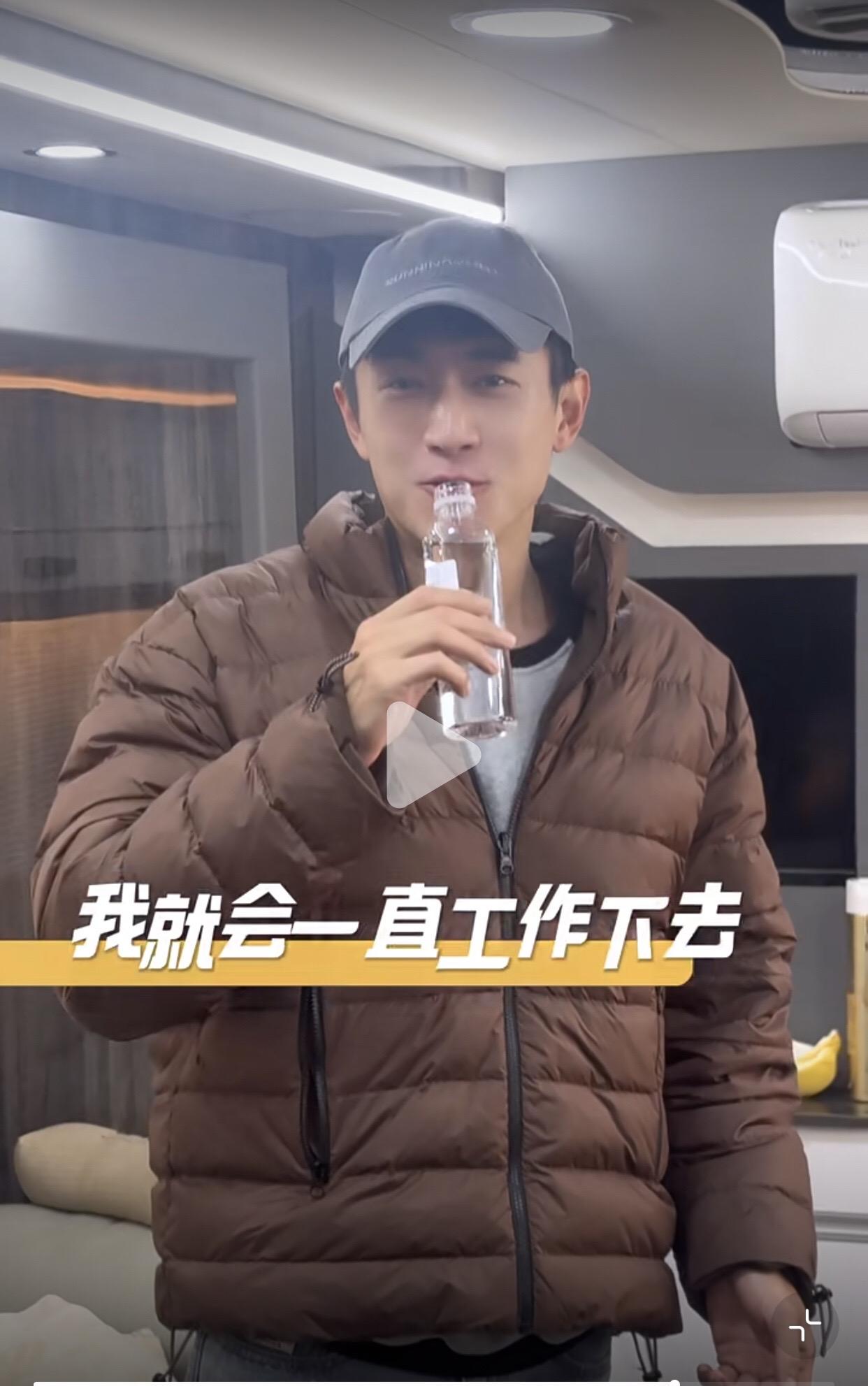 哥哥你要说到做到哦，明年继续保持这个进组频率，一年两个组