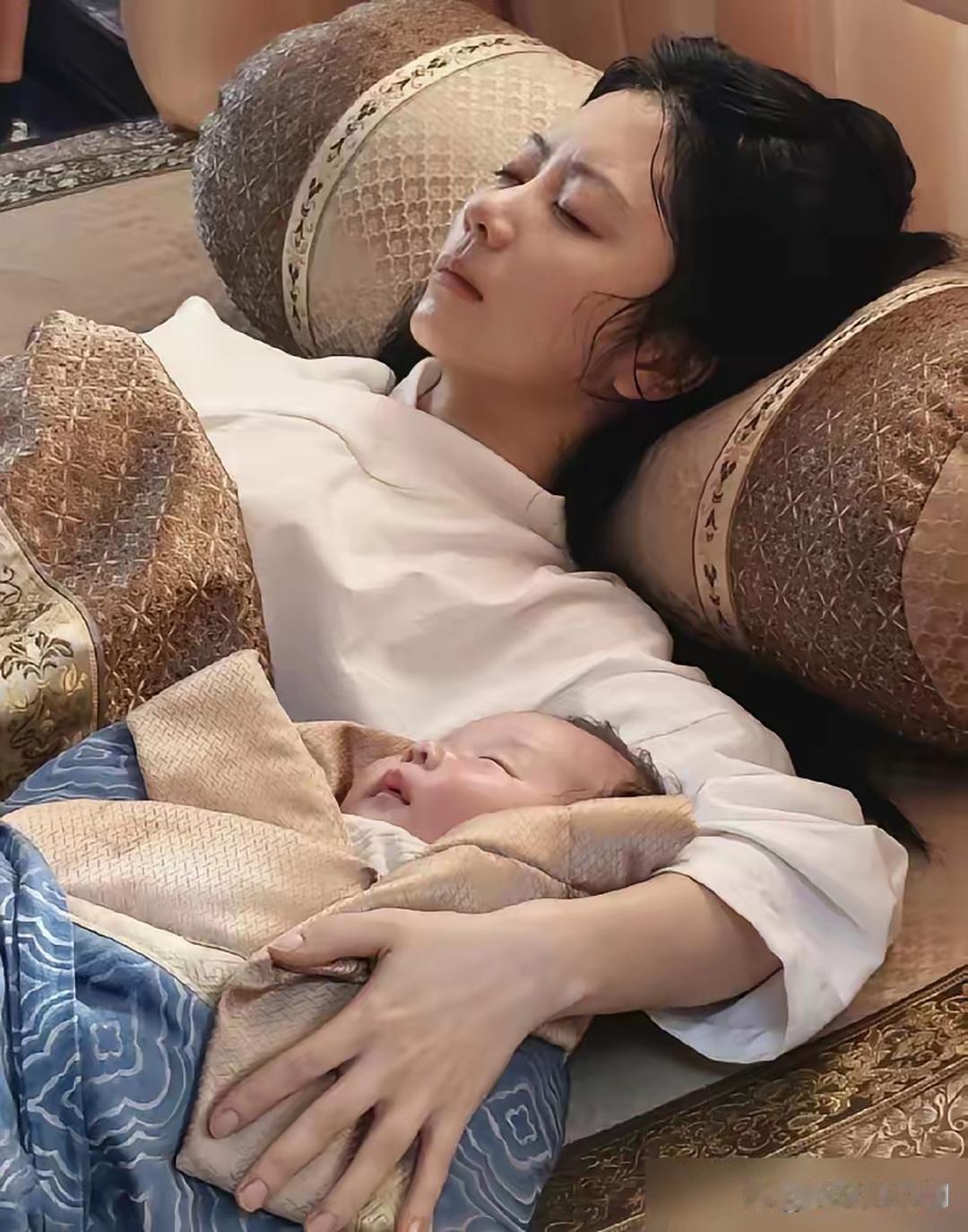 谭松韵的手，把全网看懵了。
《兰香如故》里好多手部特写，没拍脸。
手背纹路、