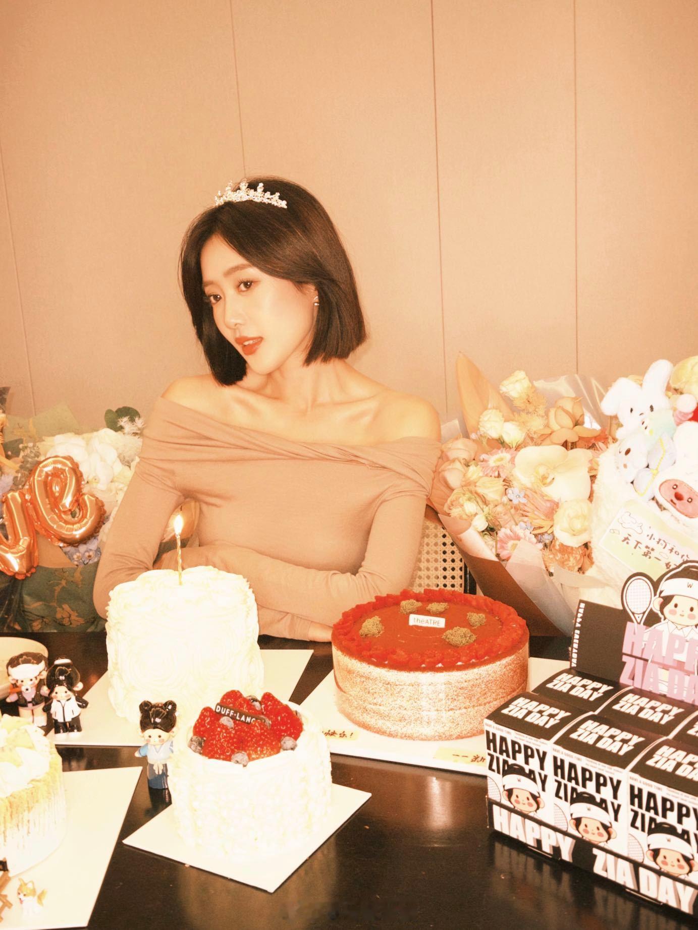 祝 生日快乐！新释出的写真里藏不住的都是温柔与甜度，愿新岁也如这般，被爱与欢笑填