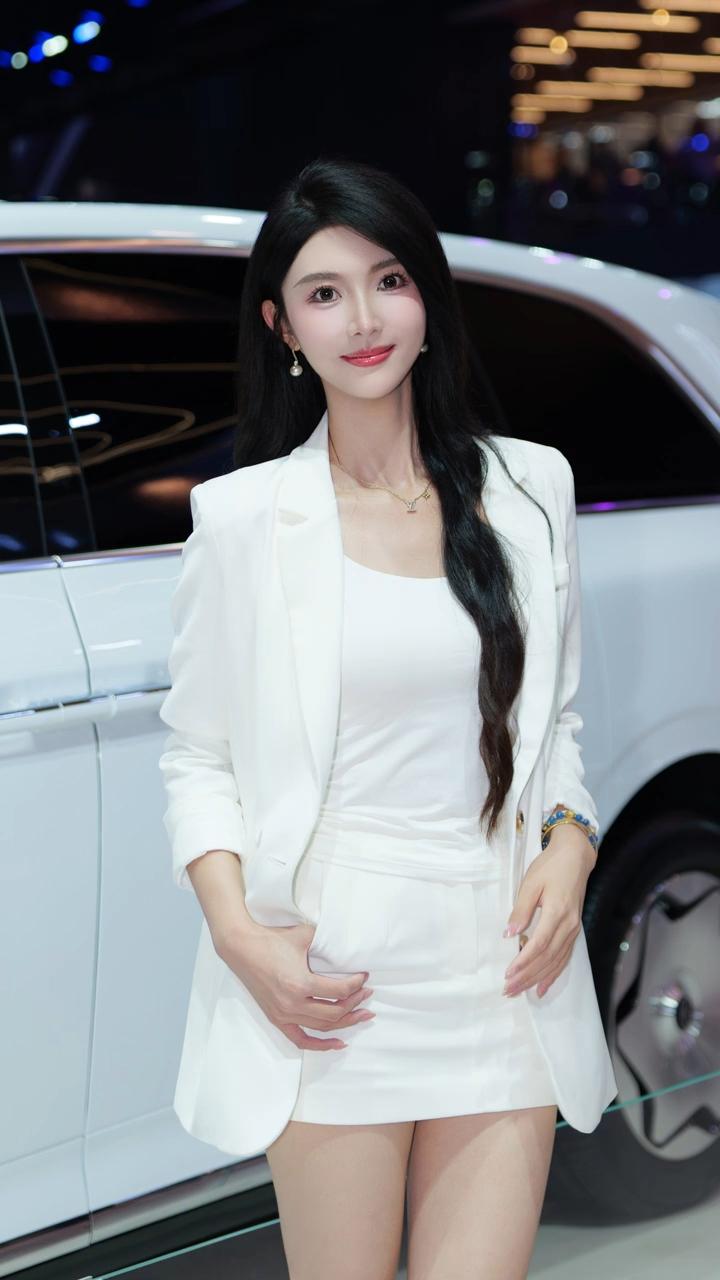 2026成都车展，美女车模兰灵王。