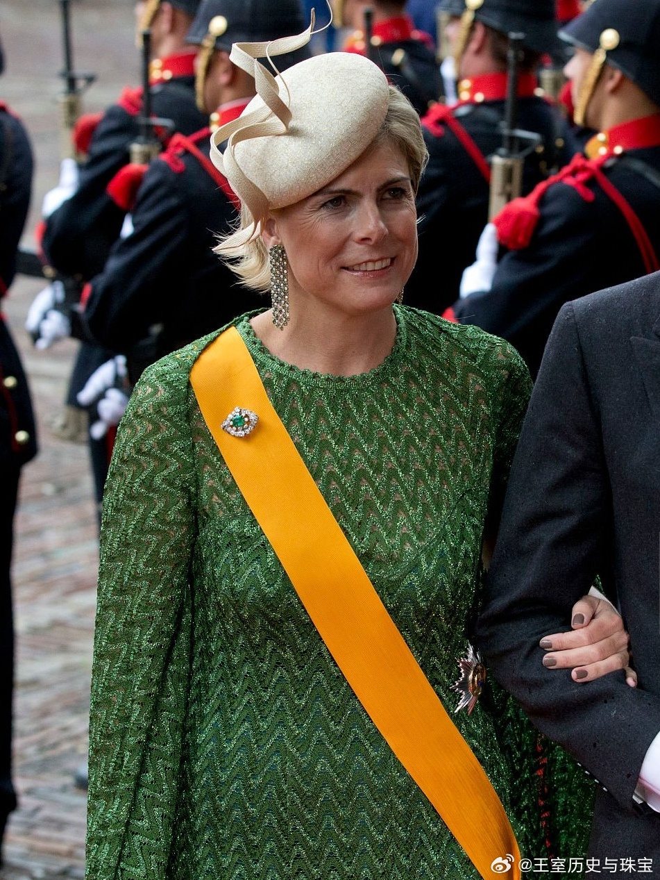 珠宝 荷兰王室的祖母绿钻石胸针，制作于19世纪末至20世纪初，胸针主石是方形祖母