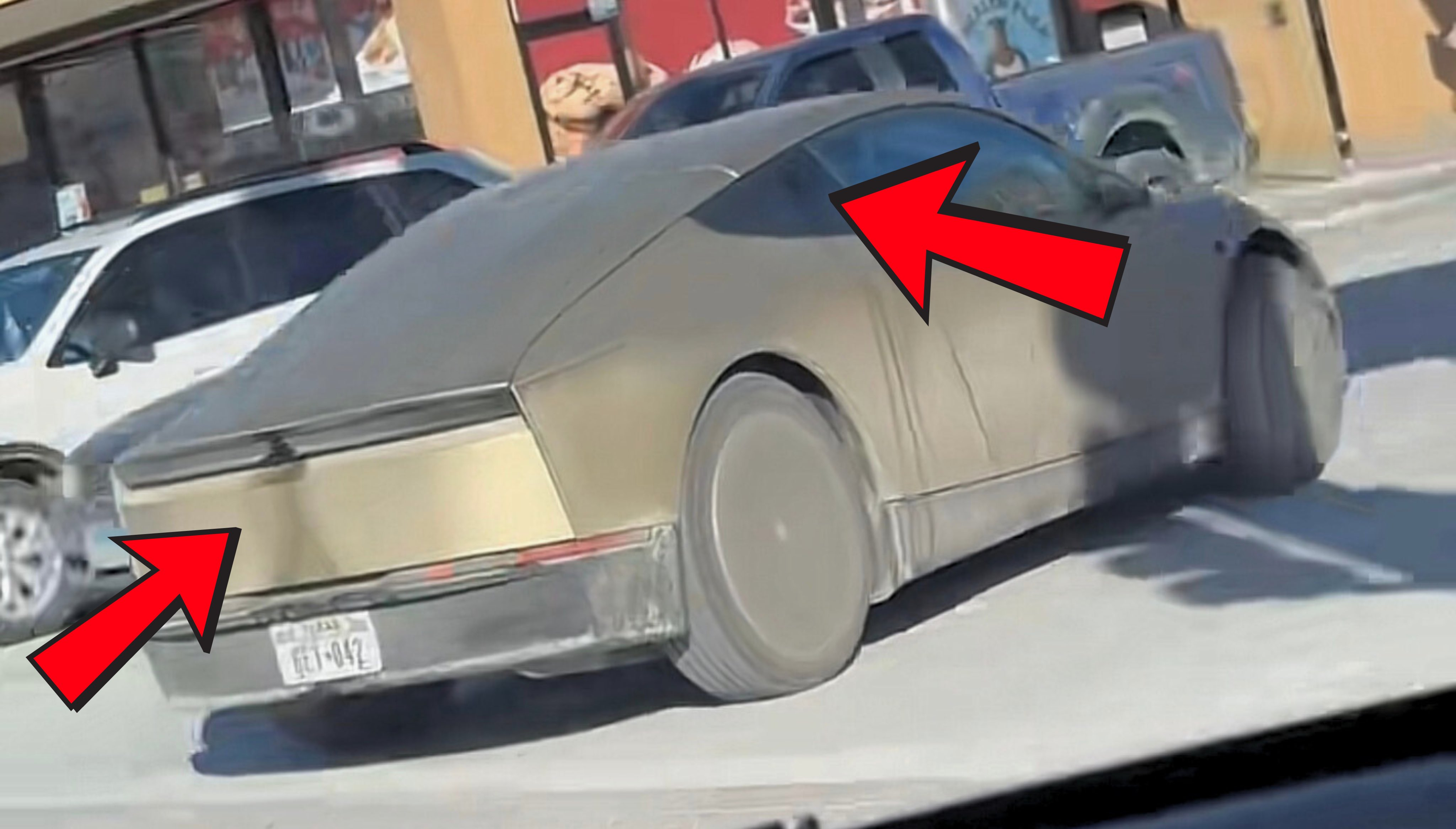 所以特斯拉 CyberCab 的侧向和后向摄像头也都是搭载了自清洁系统的。想了想