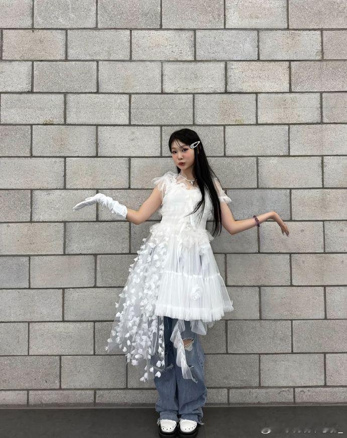 沈佳润星二代的不公平感小沈阳女儿韩国出道被群嘲？这届网友也太严格了吧！人家00后