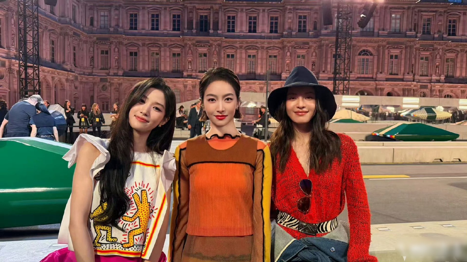 宋茜卢昱晓钟楚曦LV合照LV大秀上的中国女神们， 宋茜卢昱晓钟楚曦 ​​​