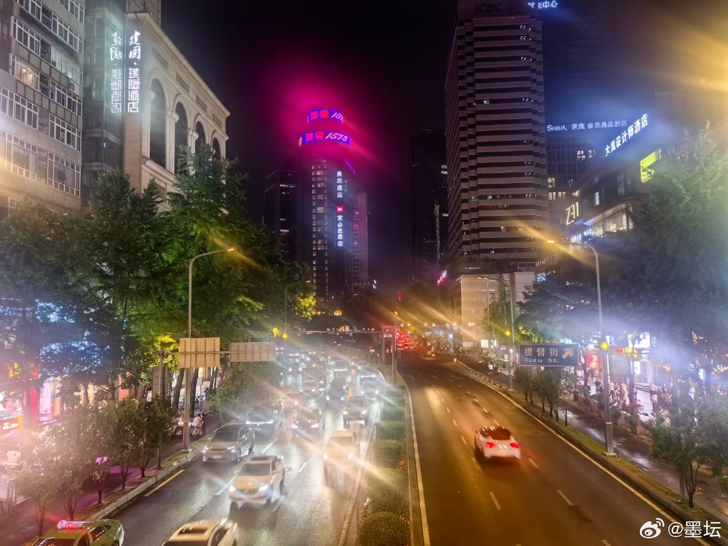 流光溢彩夜如画 ! 设计让生活更美好，看霓虹灯下的城市。 ​​​