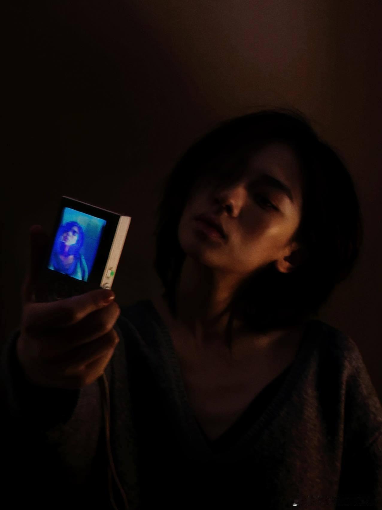 内娱00花斩女款又上新了清冷范本，实力破局！00后中戏科班生，弹鼓双修，声线苏感