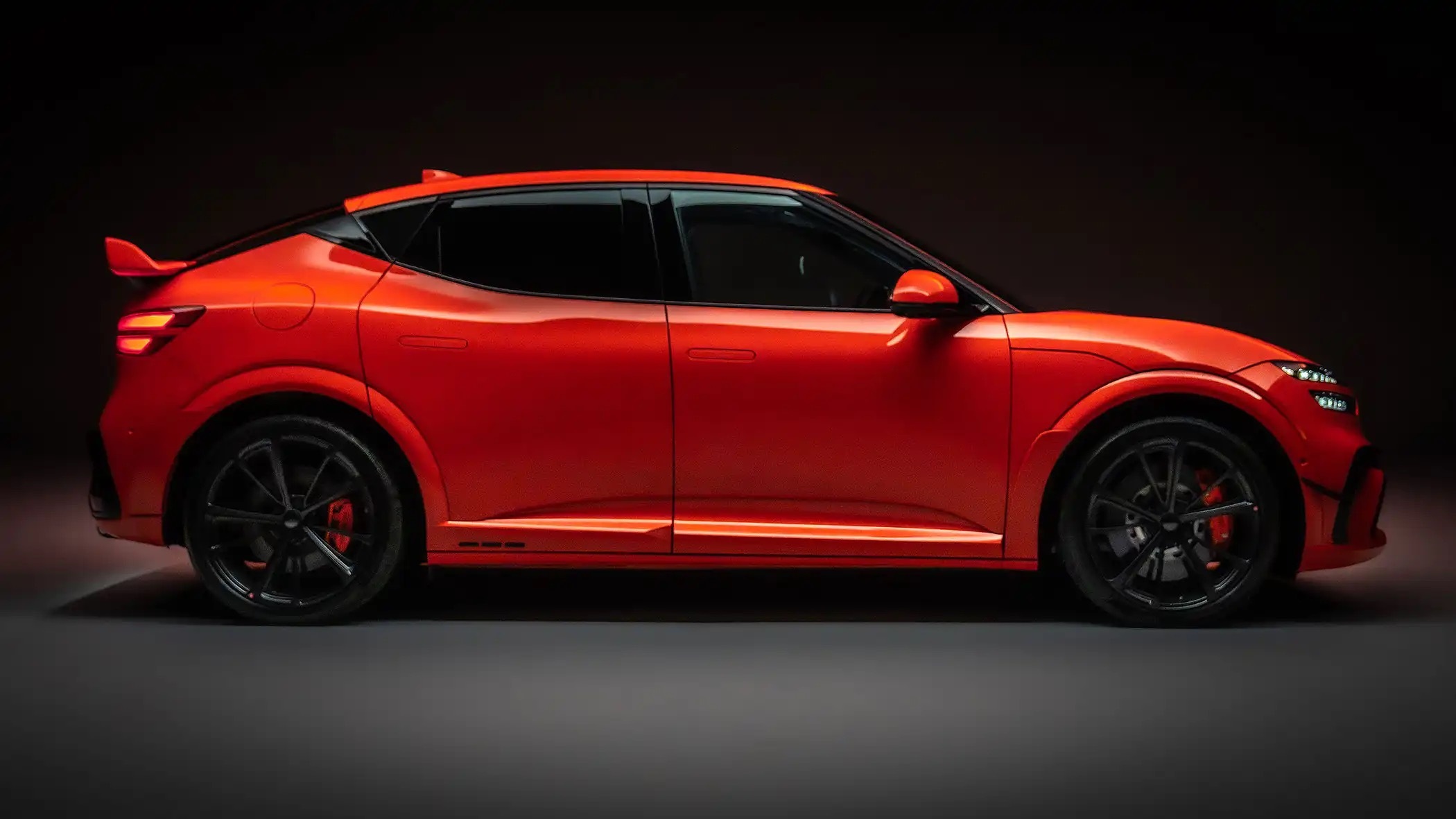 捷尼赛思高性能副牌Magma首款车型是GV60 Magma，承袭现代N系列的相关