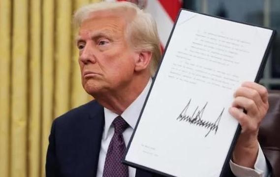 韩国一个军事专家，直接把话挑明了，他说，现在这个世界上，没有任何一个国家敢动，一