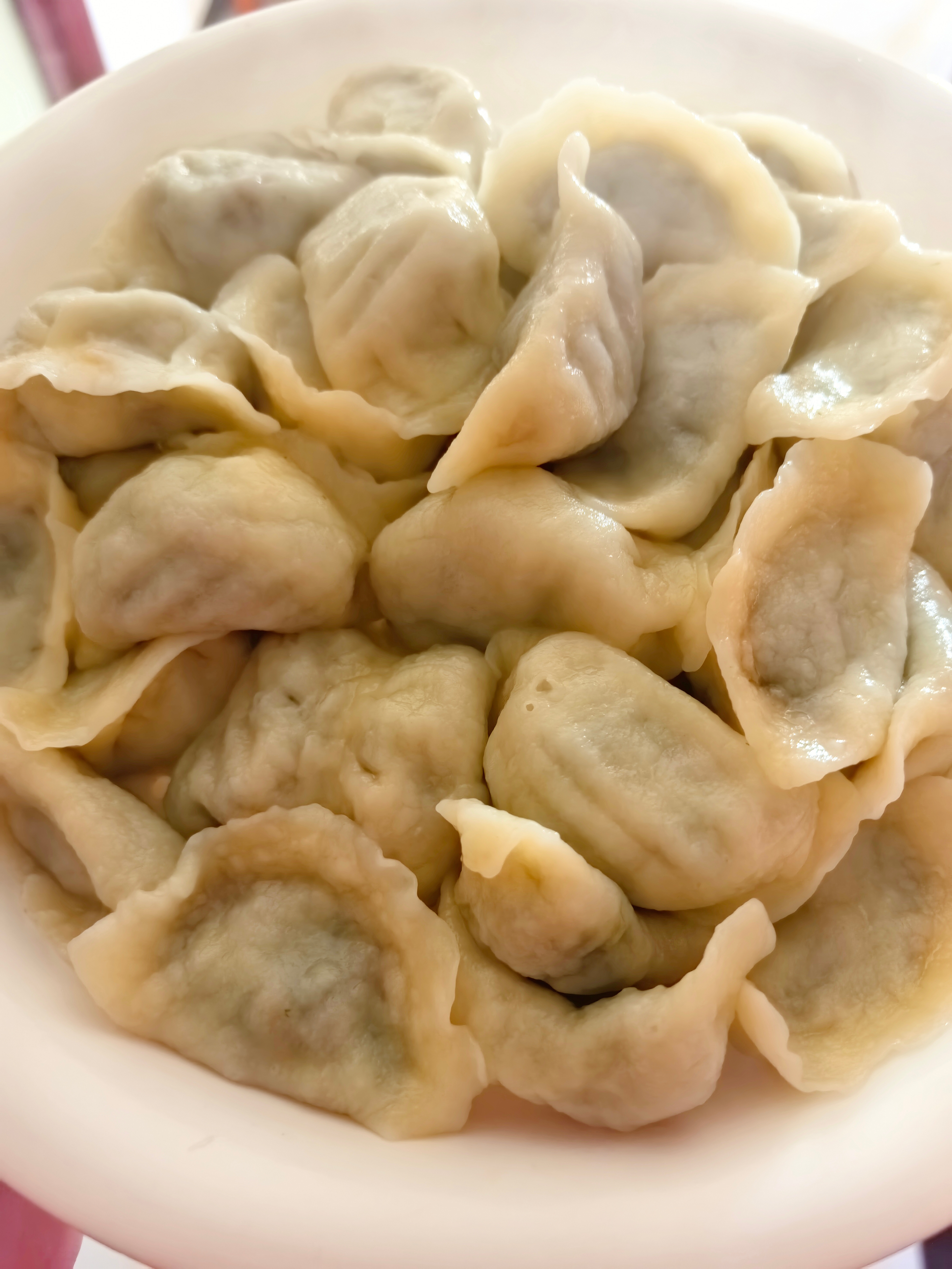 初一早早的出去拜年，完事儿来婆婆家一起包饺子，终于吃上了😄！ 