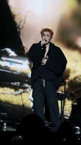 侯明昊音乐节红发侯明昊湖州泰嗨巅峰音乐节很难不被红发侯明昊圈粉，音乐节舞台氛围感